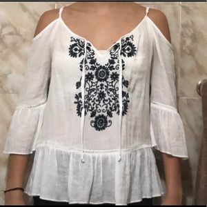 Cute blouse for sale!! 👚💗